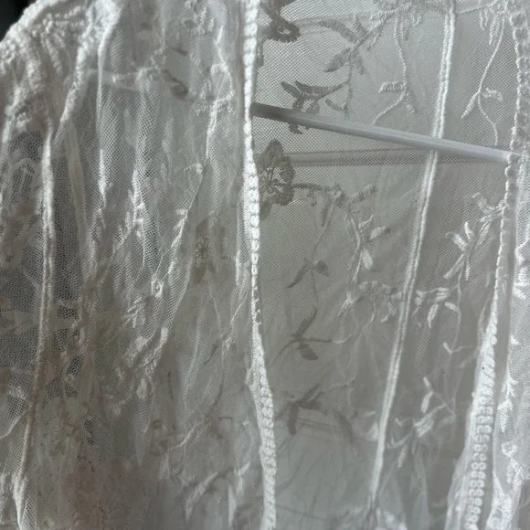 Lauren Conrad  Floral Lace Kimono Cardigan - Picture 3 of 4